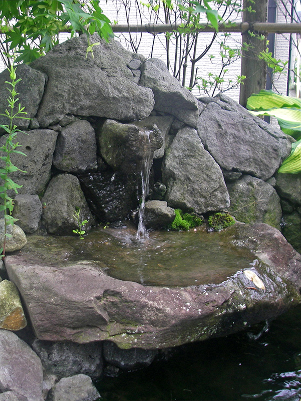 自然石の石樋