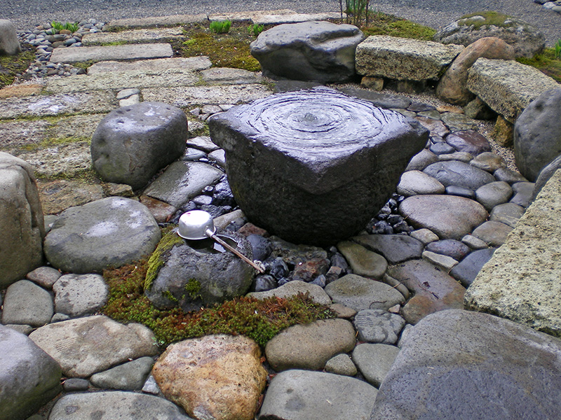 水が湧く「縁側」テラス