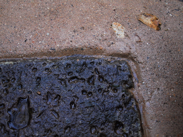 石と土で作ったテラス